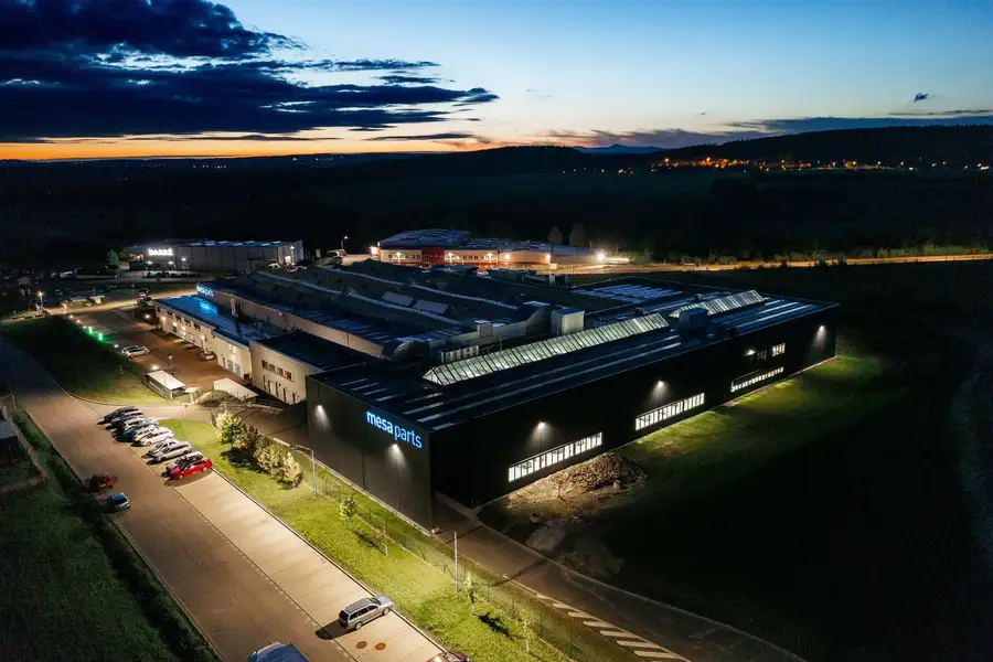 Budova společnosti mesa parts v Náchodě, moderní výrobní závod